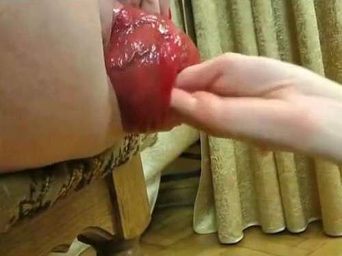 Close Up – Prolapse eating and colossal plug fucked compilation