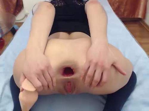 Closeup – Asshole gaping penetrated huge plug kinky booty slut