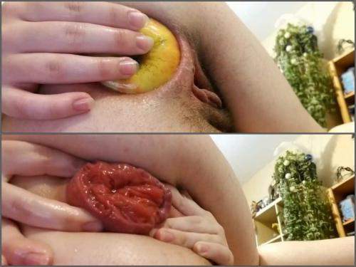 Booty Girl – Big yellow ripe apple fully in prolapse anal