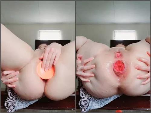 Closeup – Kinky pornstar Sele04 stretching big rosebutt with butplug